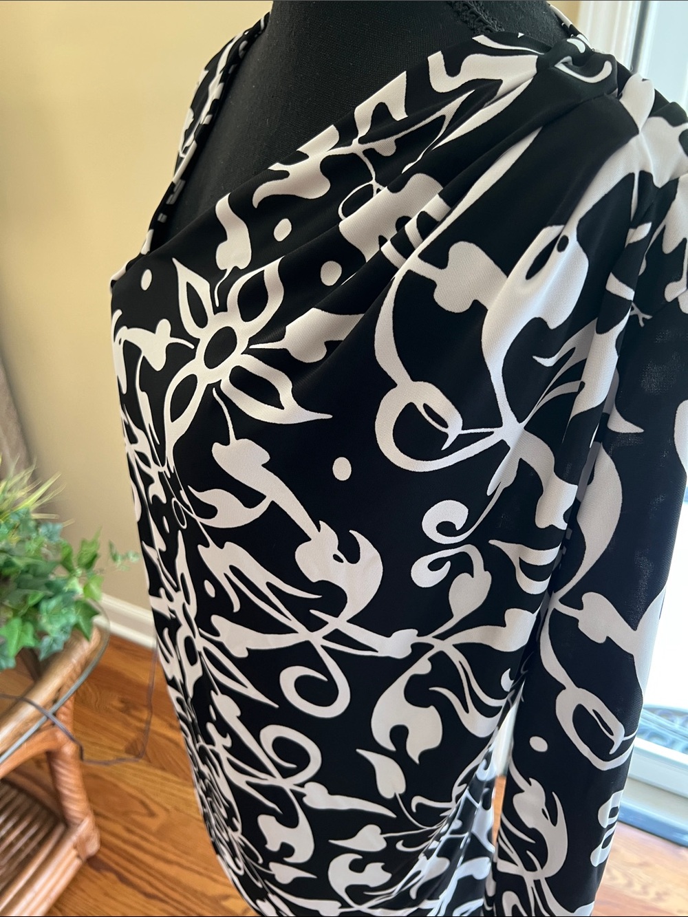 Black & White Graphic Print Women's Blouse - Classic Contrast - Picture 9 of 9